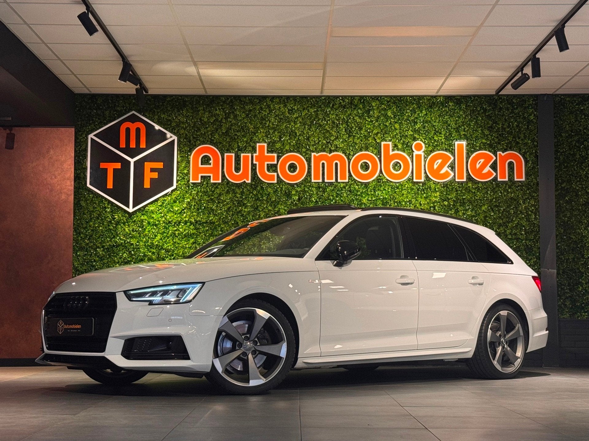 Audi A4 Avant 2.0 TFSI 3x S-LINE |MASSAGE|B&O|PANO|MATRIX|PR, Dealer onderhouden, Gebruikt, 1435 kg, A4
