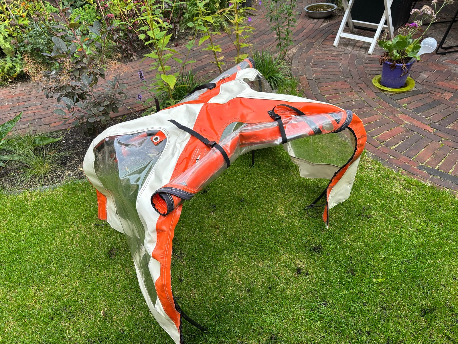Vrolijke oranje/witte regenhuif /regentent voor babboe city, Fietsen en Brommers, Ophalen, Zo goed als nieuw, 4 kinderen of meer