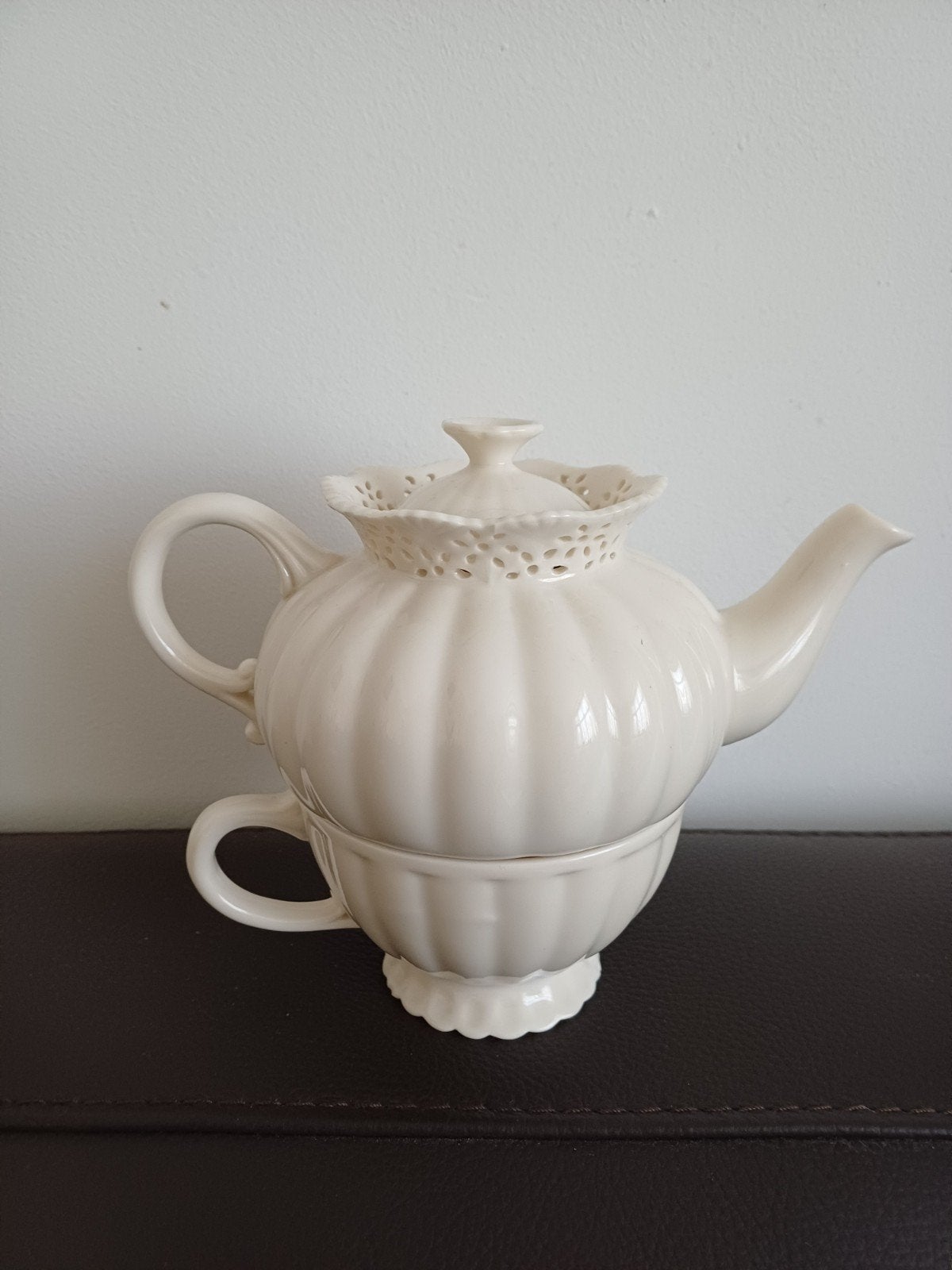 Crème aardewerk theepot met bijpassende kop Meander, Ophalen of Verzenden
