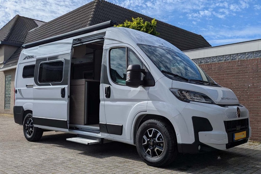 Zeer jonge Pössl Roadstar 600L | Lengtebedden | Premium, Caravans en Kamperen, Roadstar 600L, Pössl, Tot en met 2, Verwarmde buitenspiegels