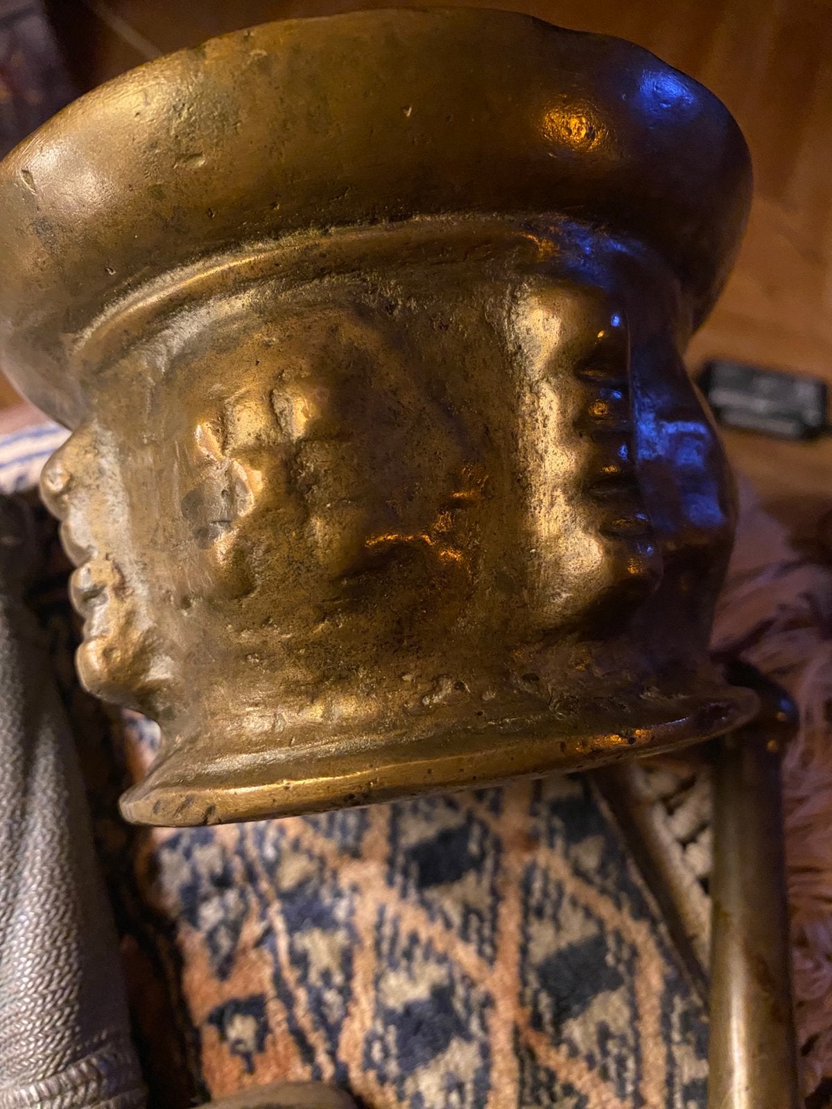 Antieke bronzen vijzel met ribben uit de middeleeuwen, Antiek en Kunst, Ophalen of Verzenden