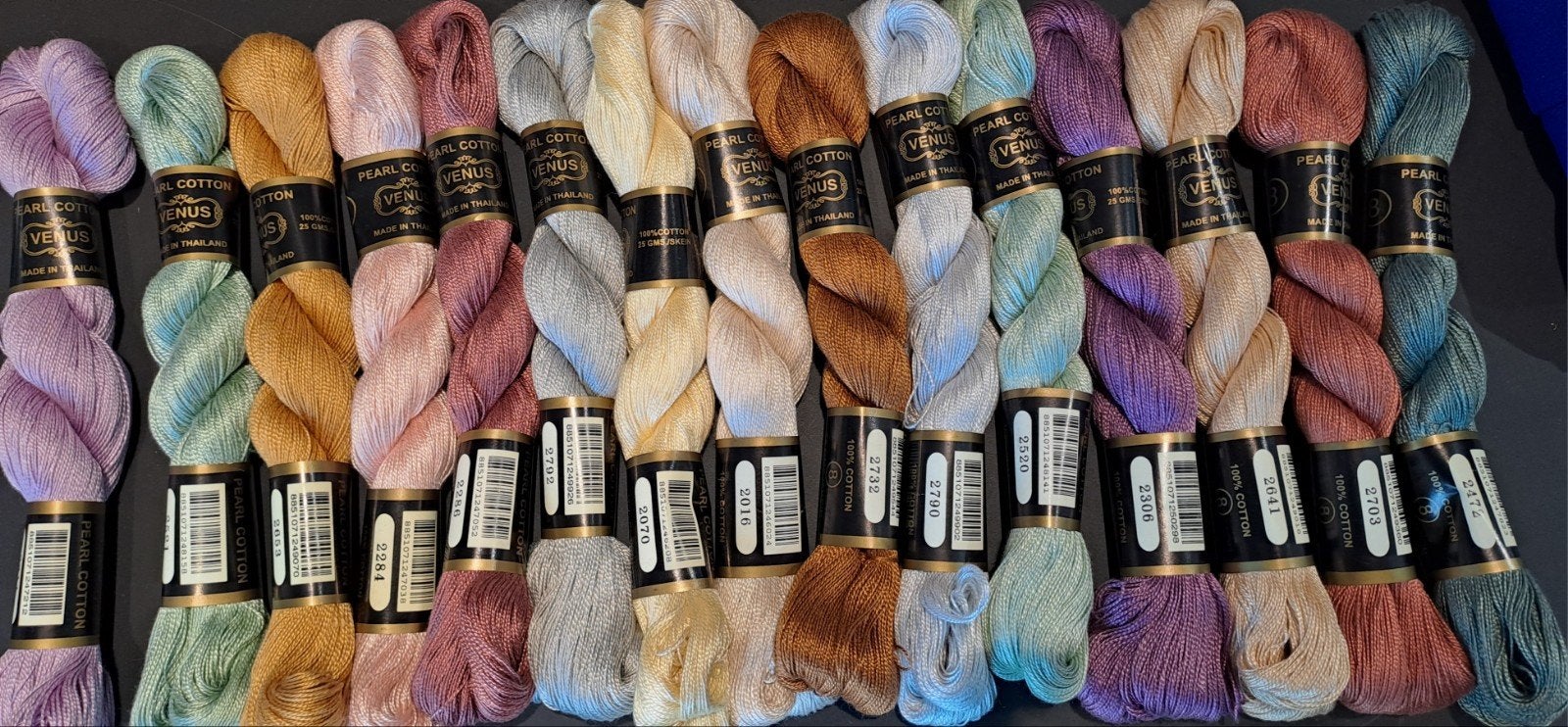 Nieuw Perle 8 borduurgaren - zijde 15 verschillende kleure, Ophalen of Verzenden, Nieuw, Handborduren, Borduurgaren of Zijde