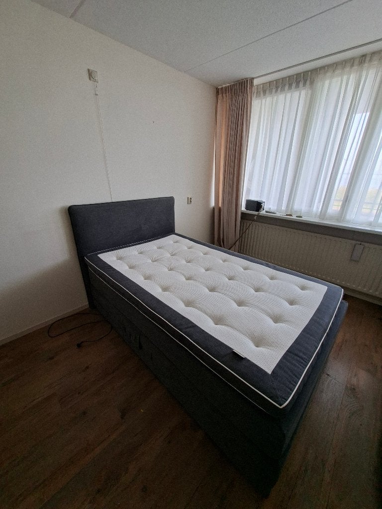 Boxspring - twijfelaar (elektrisch), Ophalen, Strak, Gebruikt, Twijfelaar