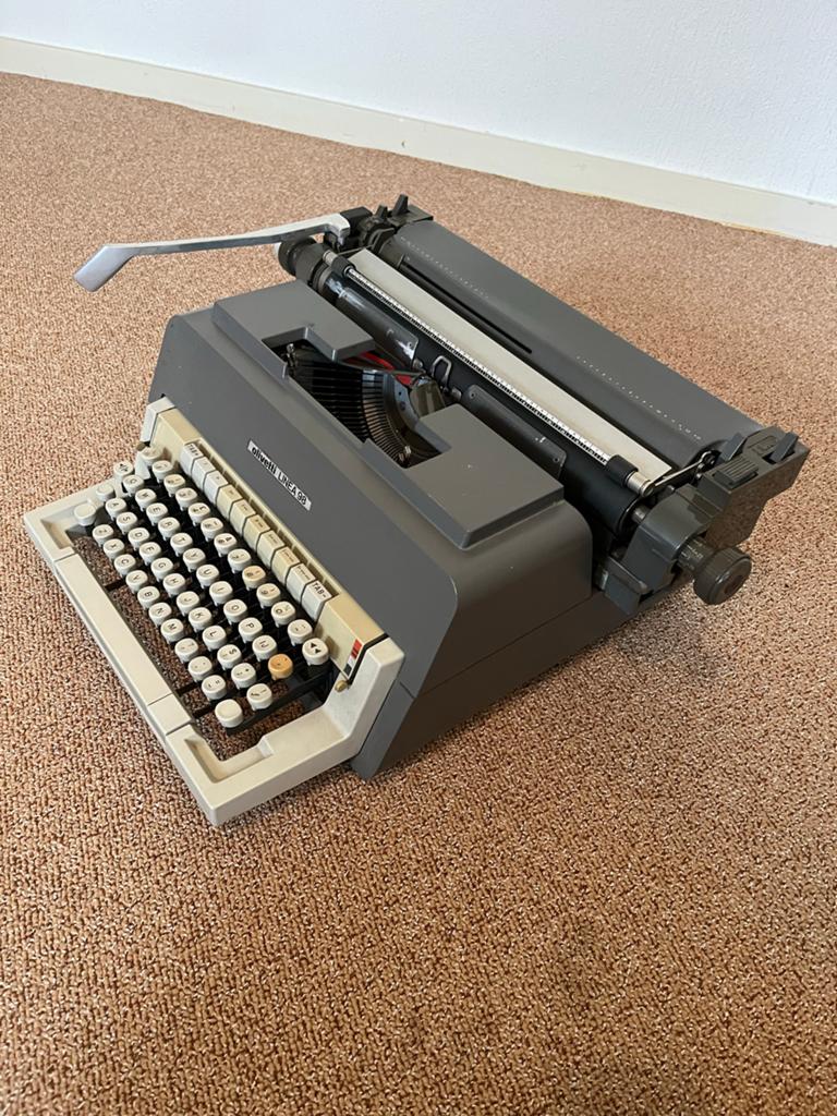 Retro Typemachine olivetti lenea 98, Ophalen, Zo goed als nieuw