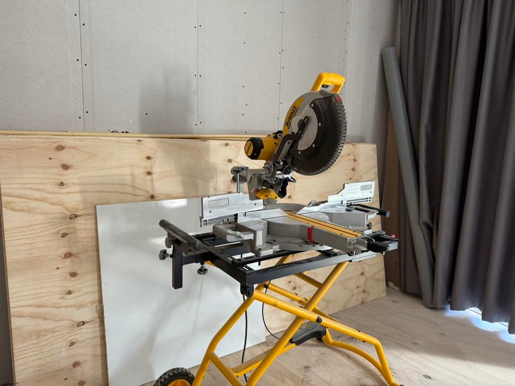 Dewalt DWS780-QS Type 12 afkortzaag XPS, Ophalen, Dewalt, 70 mm of meer, Zo goed als nieuw