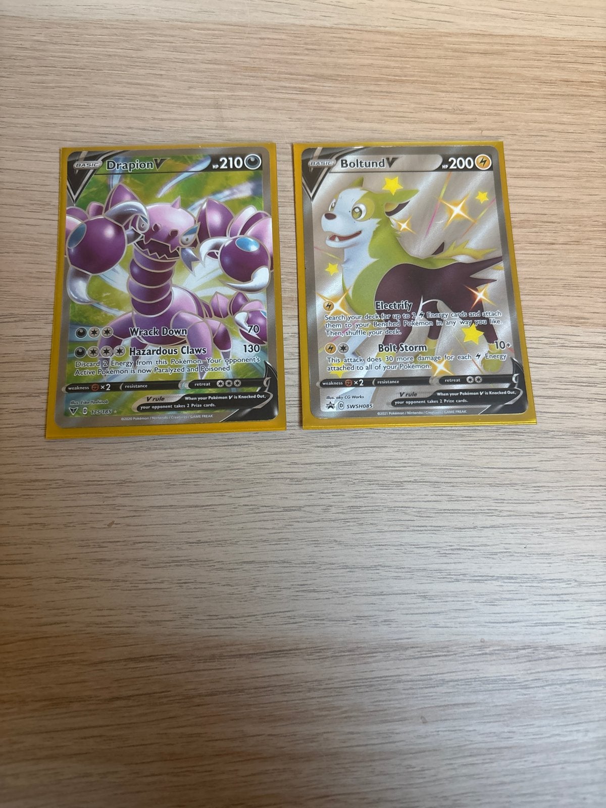 Pokémon TCG: Drapion V & Boltund V kaarten, Ophalen of Verzenden, Zo goed als nieuw, Meerdere kaarten