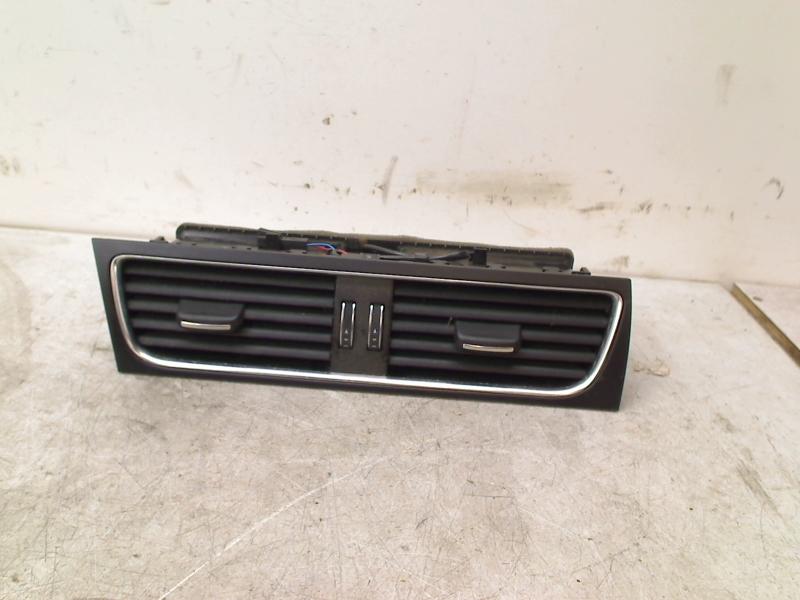 Dashboard Luchtrooster Audi A4 Avant (B8) 2013 8T1820951C, Gebruikt, Auto-Union-Straße  1, Ingolstadt 85057, , Duitsland, Info@audi.de