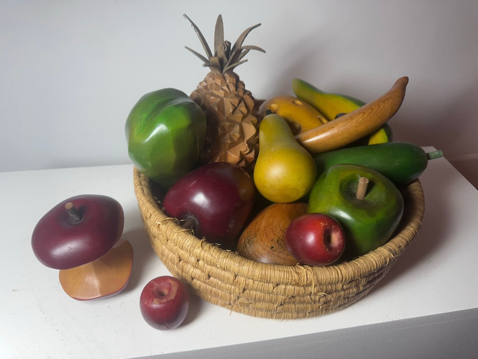 Mand met decoratief houten fruit, Ophalen, Hout, Gebruikt, Meerkleurig