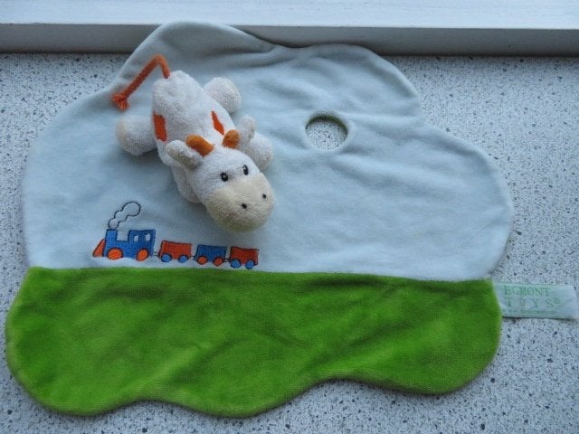 Knuffeldoek Egmont Toys met koetje en geborduurd treintje, Gebruikt, Ophalen of Verzenden, Middelgroot (20 tot 80 cm), Met label