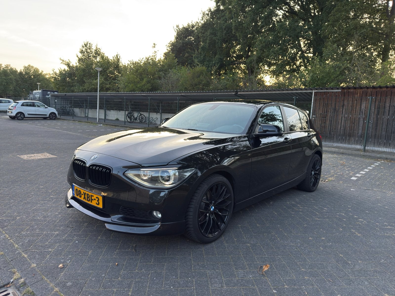BMW 1-Serie 118I 170pk Aut8 CLIMA | CARPLAY | M-SPORT | LED, Zwart, 4 cilinders, 1290 kg, Zwart