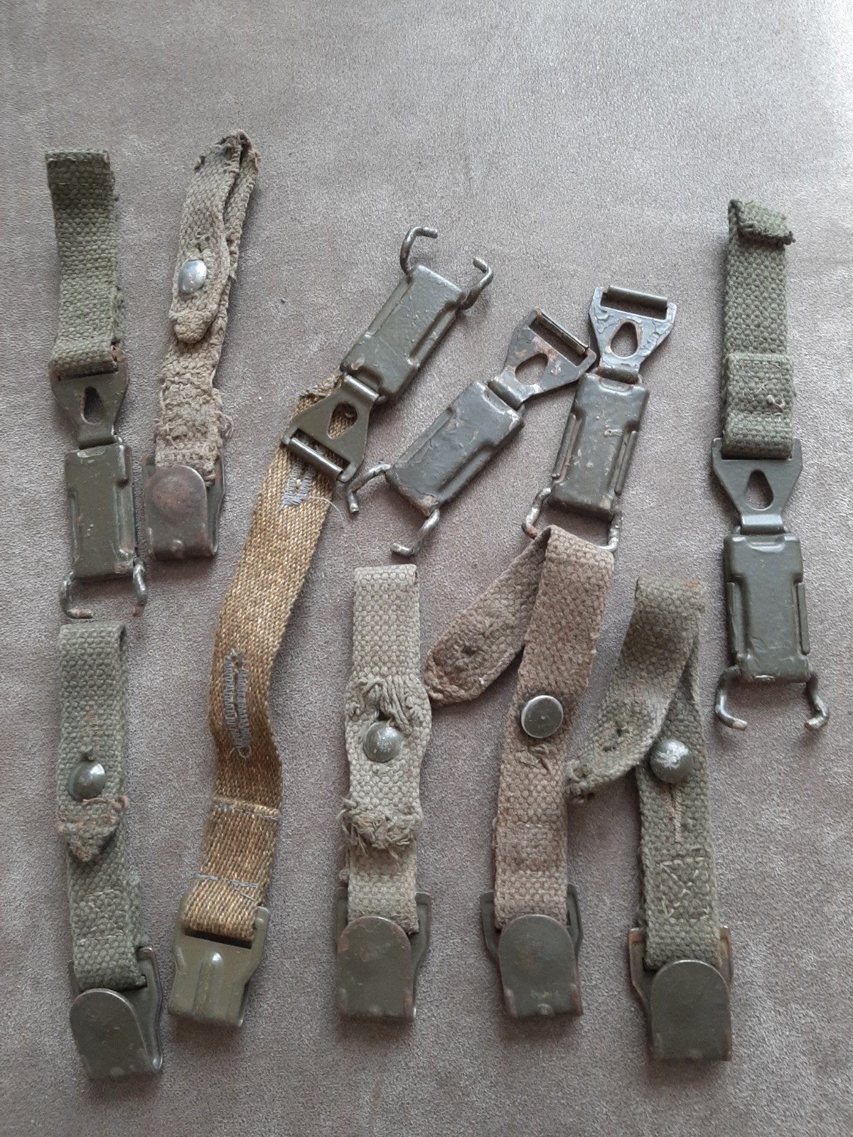gasmaskerblik Bw onderdelen  deksel / korte koppelriem  (8), Verzamelen, Militaria | Tweede Wereldoorlog, Ophalen of Verzenden