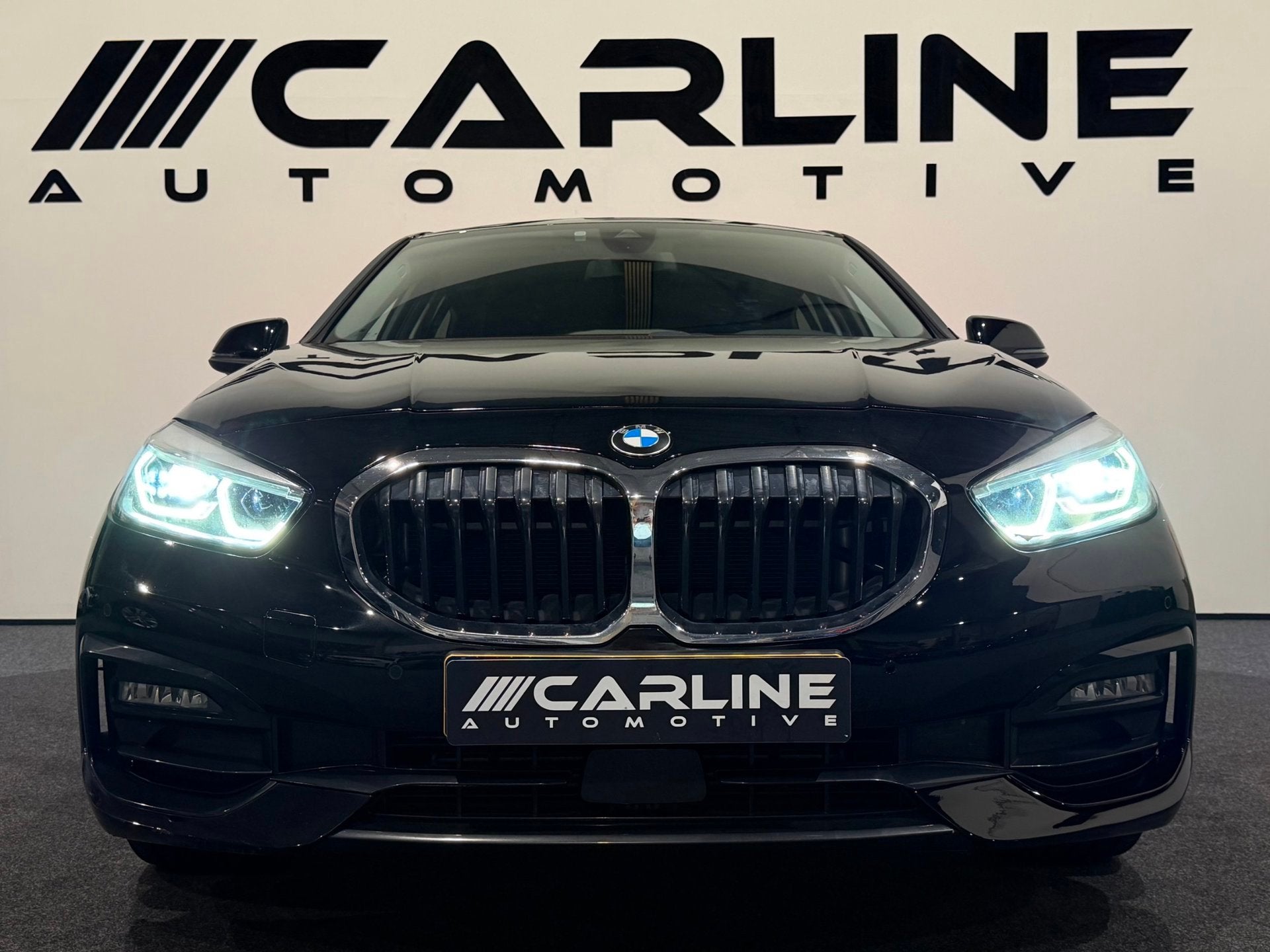 BMW 1-serie 118i Introduction Edition AUT. VIRTUAL SFEERVER., Auto's, BMW, 136 pk, Gebruikt, Automatische klimaatregeling, Zwart