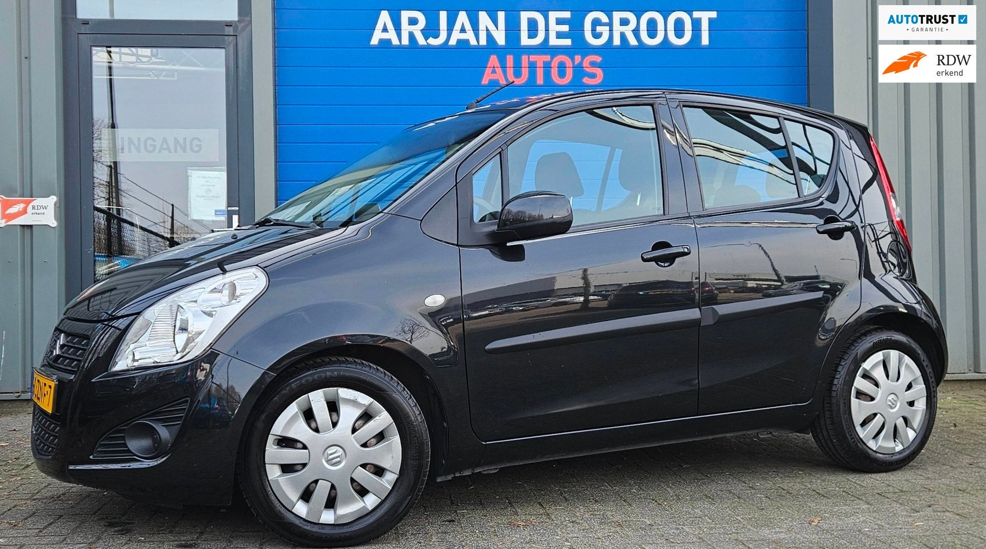 Suzuki Splash 1.2 AUTOMAAT Airco Hoge instap Electr pakket N, Auto's, Stof, 4 cilinders, Zwart, Origineel Nederlands