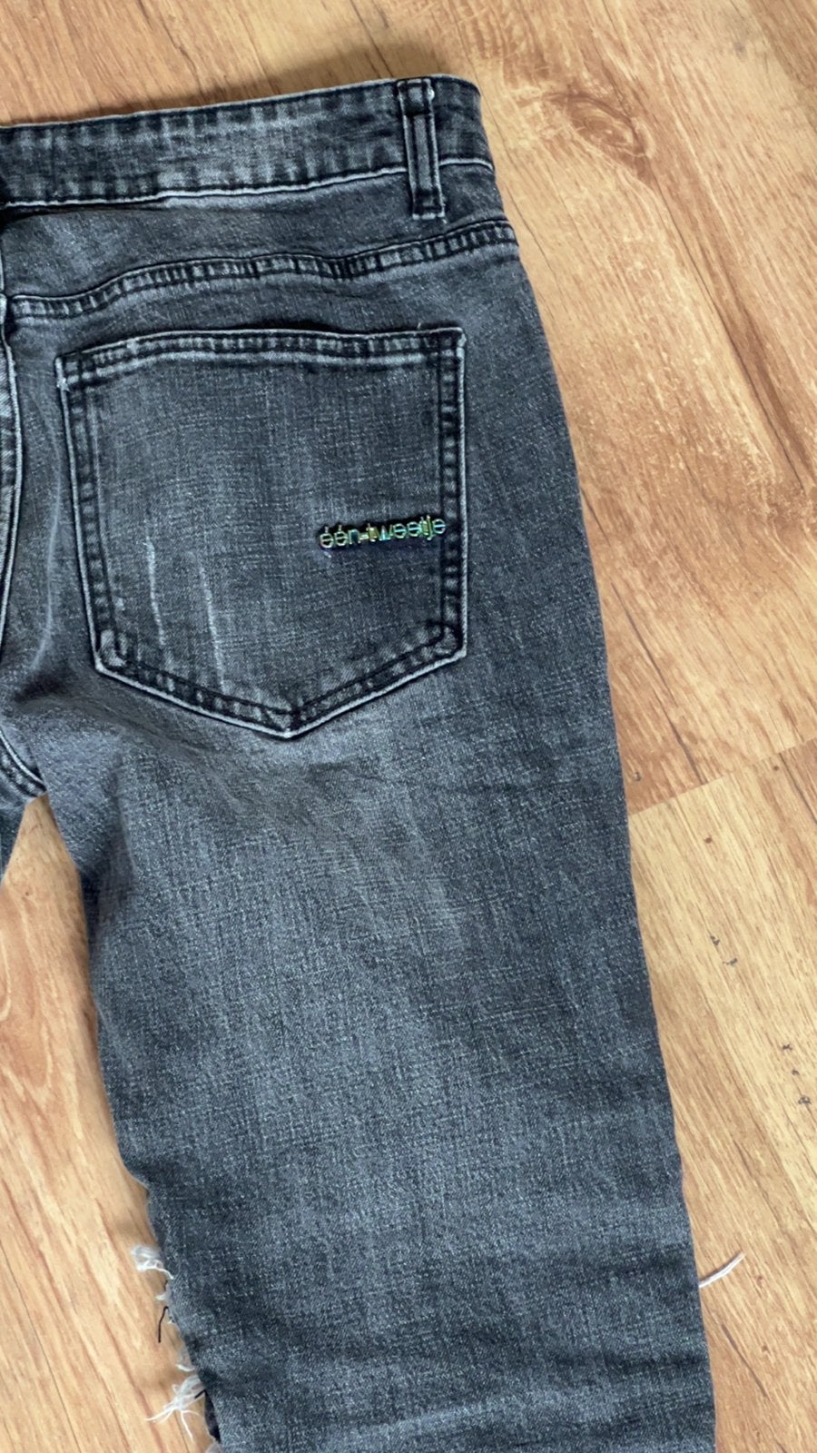 Eén-tweetje grijze jeans met ritsen en gaten, Ophalen of Verzenden, Zo goed als nieuw, Grijs, W32 (confectie 46) of kleiner