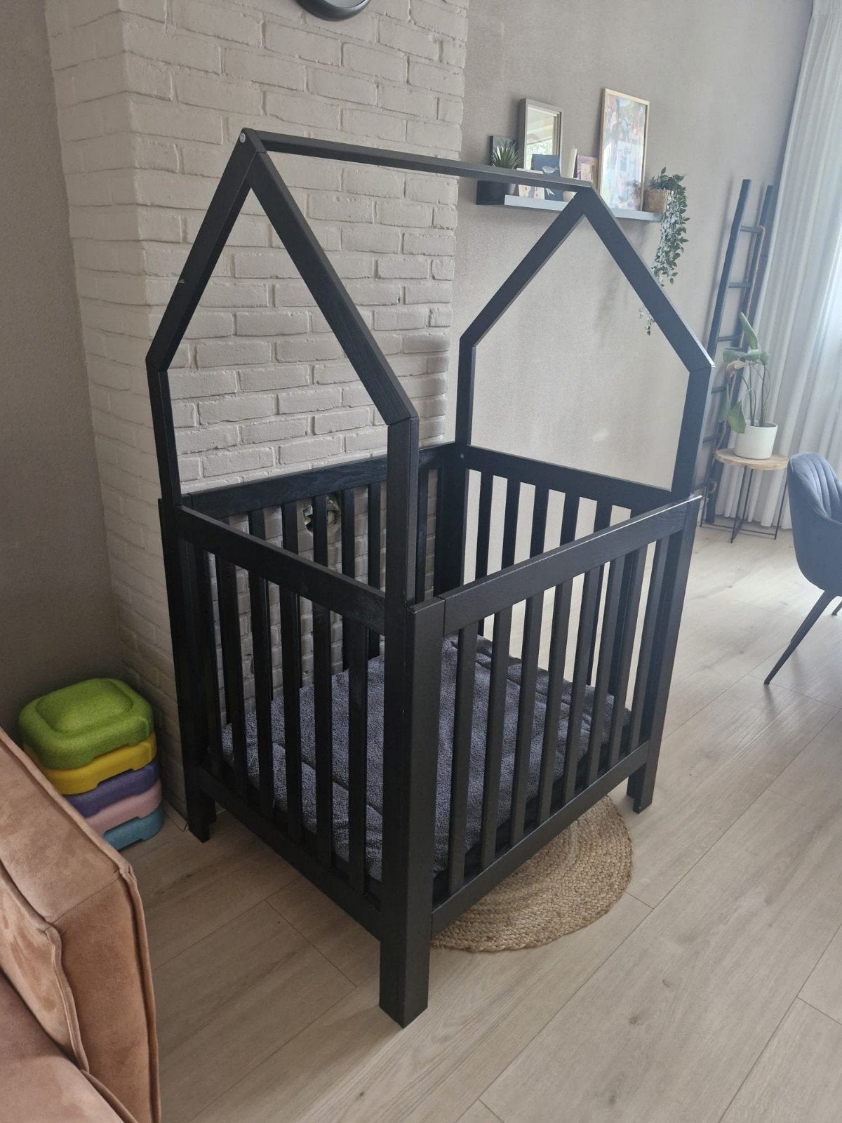 Zwarte box-speelhuis van Colorfull Home, Kinderen en Baby's, Ophalen, Gebruikt, Rechthoekig, In hoogte verstelbaar