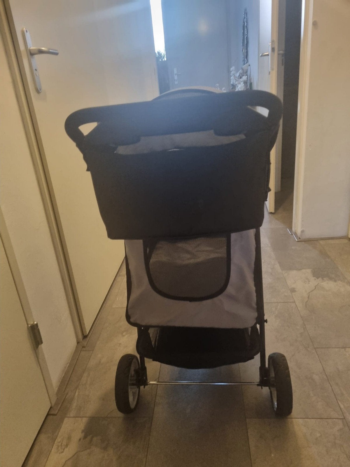 Hondenbuggy
Mooie en stevige Inn, Ophalen, Gebruikt