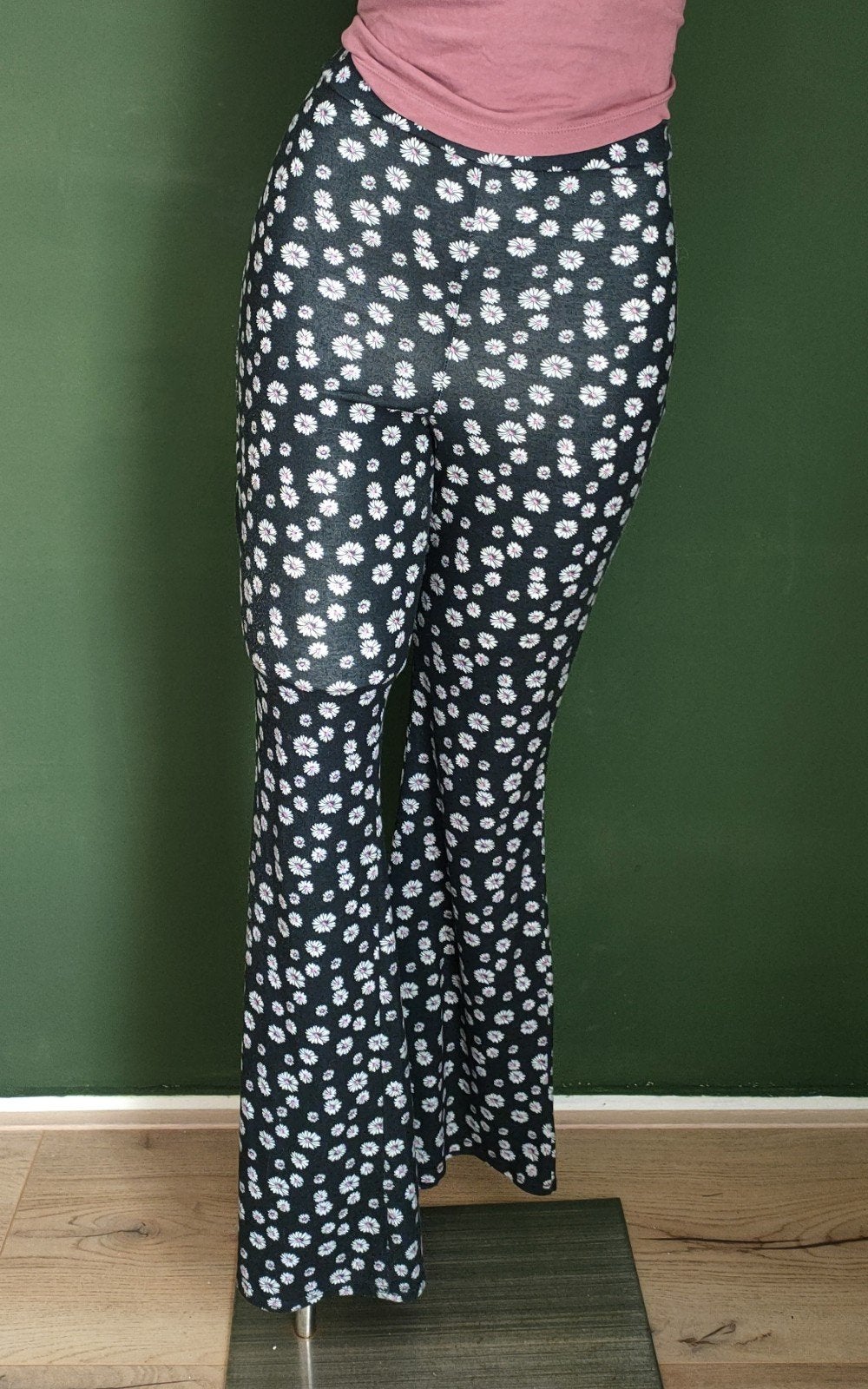 ASOS DESIGN flared broek met madeliefjesprint, Meerkleurig, Ophalen of Verzenden, Zo goed als nieuw, Maat 36 (S)