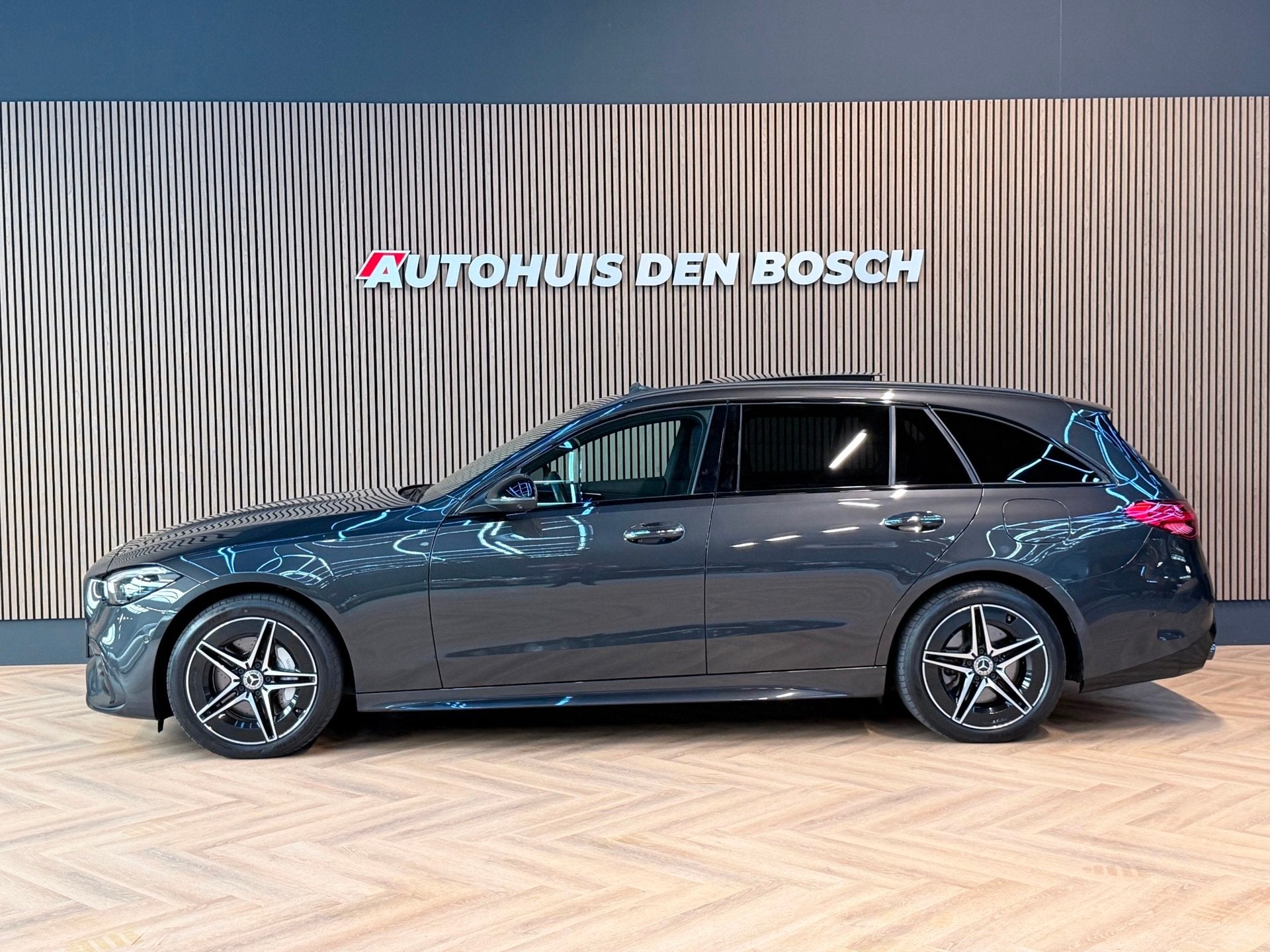 Mercedes-Benz C-klasse Estate 300 e AMG Line 313PK - Pano, Automaat, Dealer onderhouden, Achterwielaandrijving, 4 cilinders