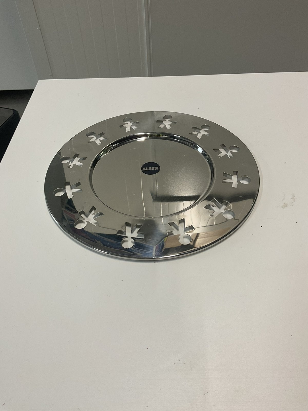Alessi platte schaal zeer mooi medium model, Huis en Inrichting, Woonaccessoires | Schalen en Manden, Ophalen, Rond, Overige materialen