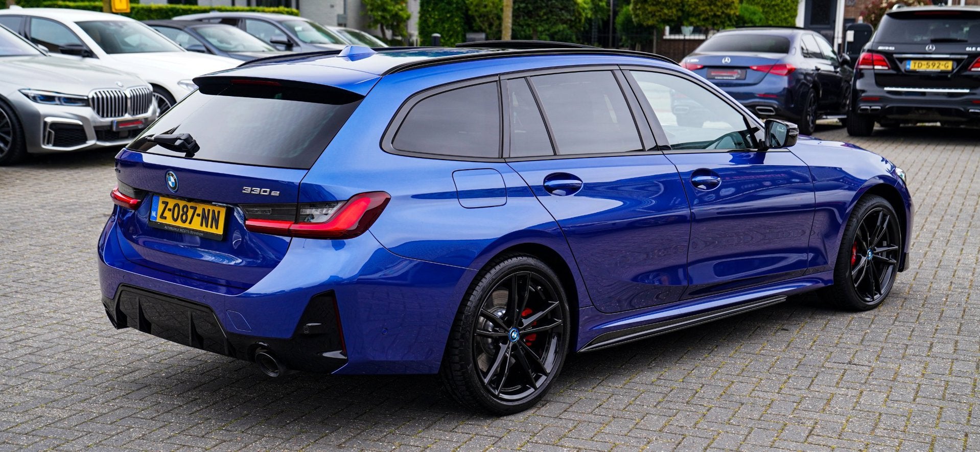 BMW 3-serie Touring 330e xDrive M-pakket | Panorama | HuD |, Auto's, 1998 cc, 4 cilinders, Blauw, Plug-in hybride