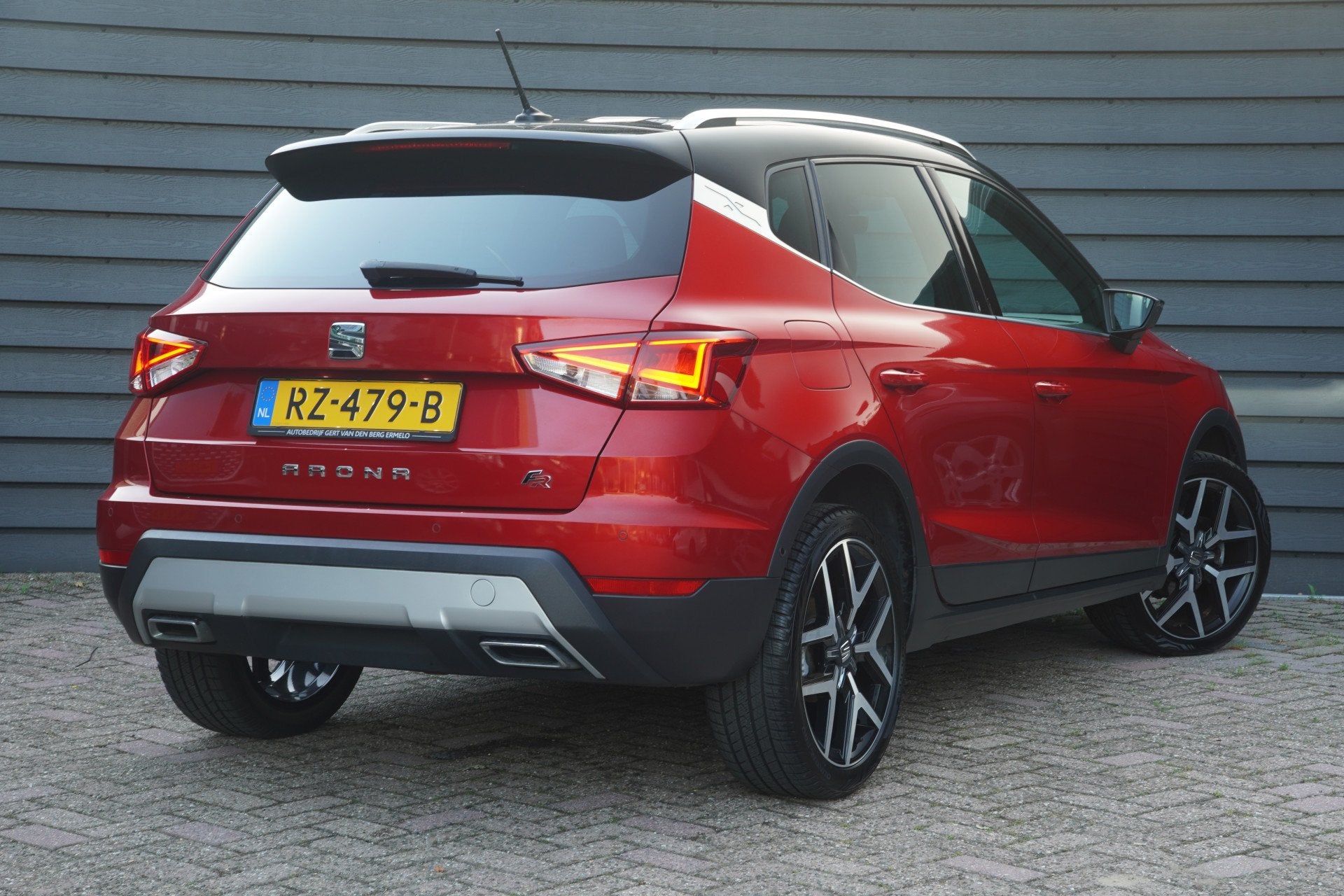 SEAT Arona 1.0 TSI FR Launch Edition - KEYLESS - BEATS AUDIO, Stof, Gebruikt, 116 pk, 49 €/maand
