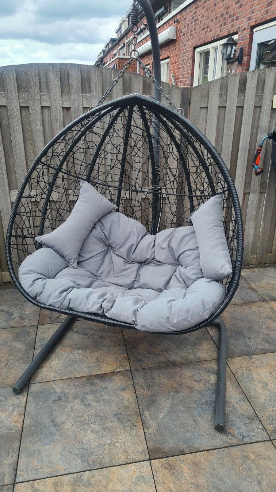 Comfortabele 2-persoons egg hangstoel met standaard, Ophalen