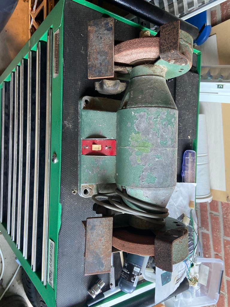 Robuuste werkbankslijpmachine - Ideaal voor metaalbewerking, Doe-het-zelf en Verbouw, Gereedschap | Slijpmachines, Gebruikt, Werkbankslijpmachine