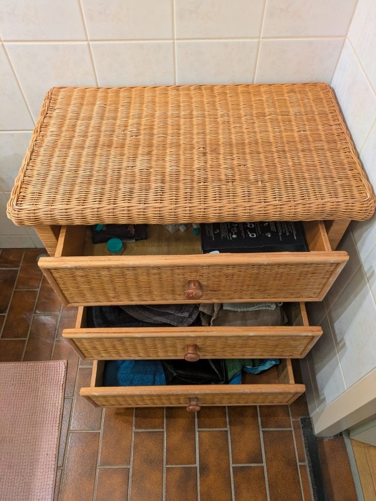 Degelijk rotan ladekastje / badkamer dressoir (wicker style), Huis en Inrichting, Kasten | Dressoirs, Gebruikt, 50 tot 100 cm