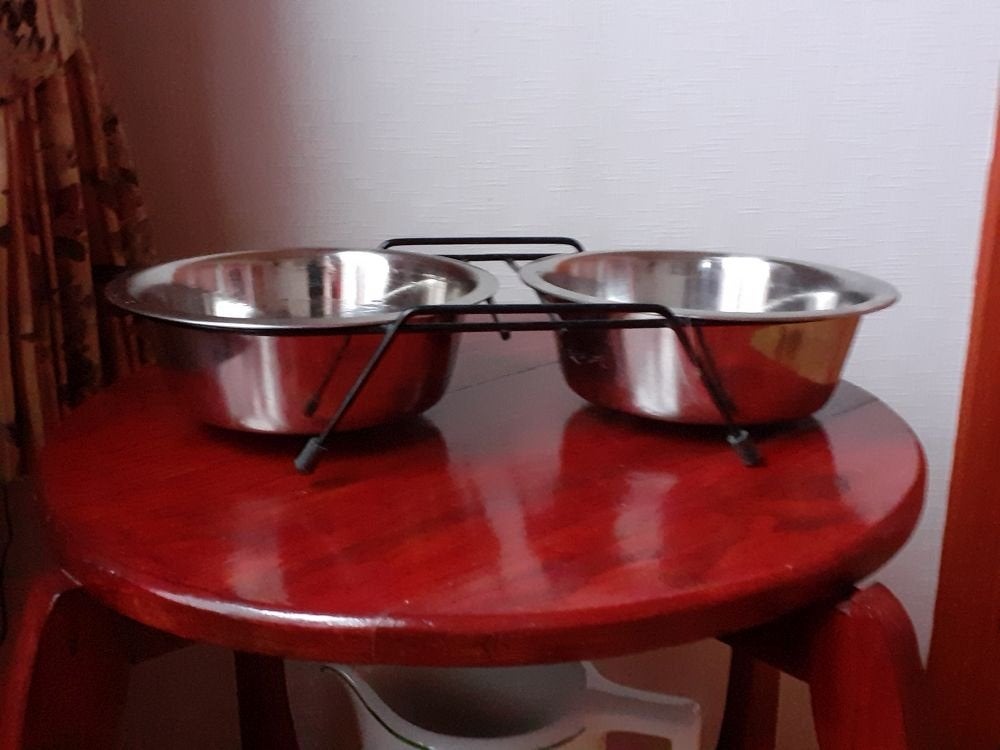 Roestvrij stalen honden eet- en drink-set op standaard, Ophalen, Zo goed als nieuw