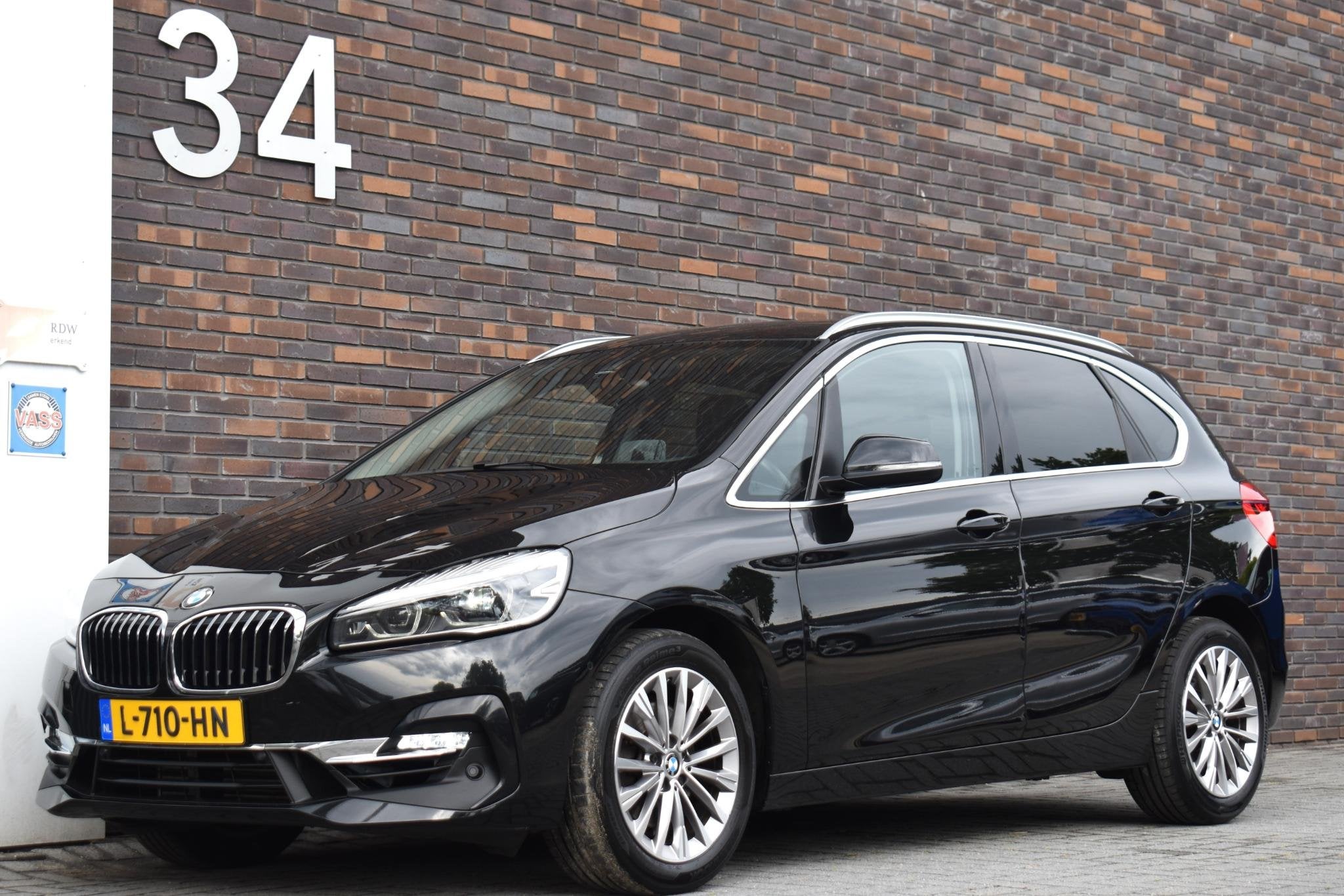 BMW 2-serie Active Tourer 220i Business Edition Plus, 4 cilinders, Zwart, 1390 kg, MPV
