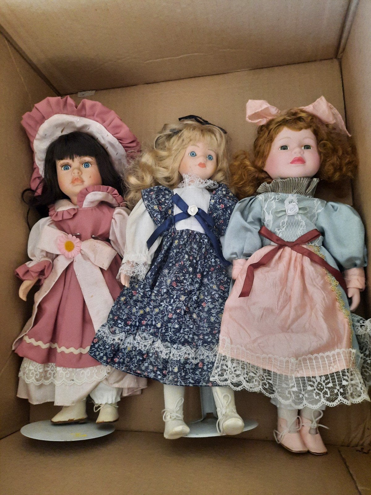 Te koop 9 porseleinen poppen, Ophalen