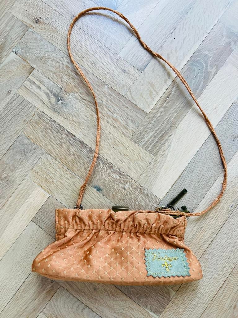 Zalmkleurige clutch met stiksel en schouderband, Ophalen of Verzenden, Gebruikt, Overige kleuren