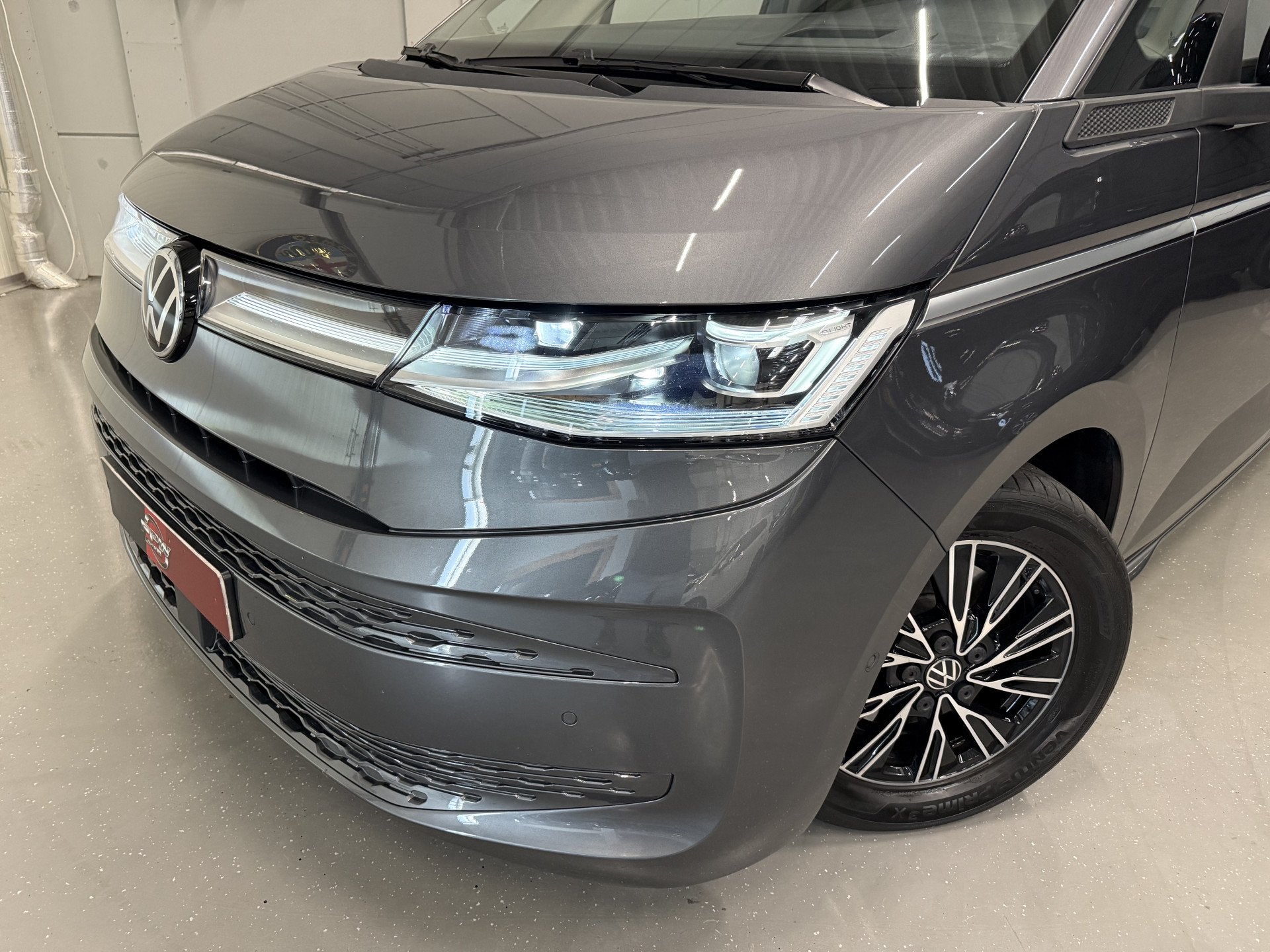 Volkswagen Multivan 1.4 eHybrid Energetic 7p. PANO/LEER+MASS, Auto's, Dealer onderhouden, Zwart, Met garantie (alle), 7 stoelen