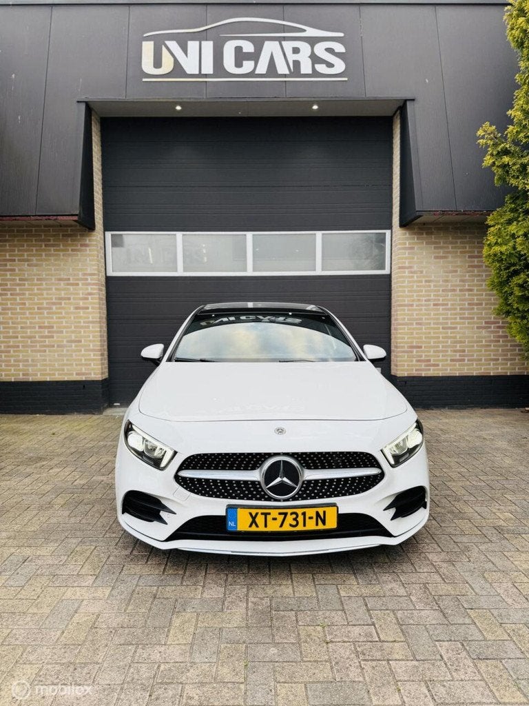 Mercedes A-klasse 200 Launch Edition Premium 2018, Gebruikt, 4 cilinders, Alcantara, 19 km/l
