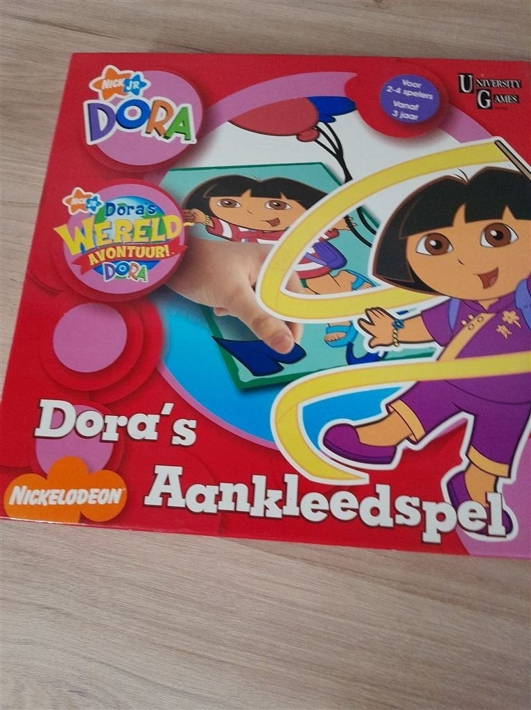 Dora aankleedspel - s1924, Hobby en Vrije tijd, Gezelschapsspellen | Bordspellen, Verzenden, Zo goed als nieuw