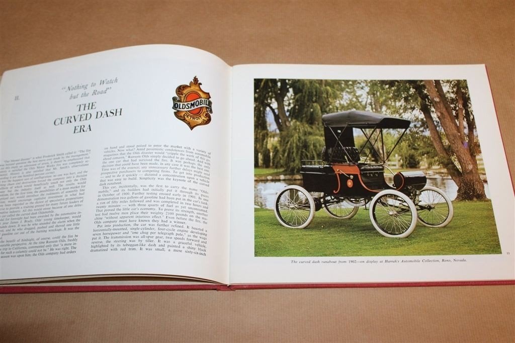Oldsmobile — Vintage Boek over 75 Jaar Amerikaans Automerk, Boeken, Ophalen of Verzenden, Gelezen, Overige merken