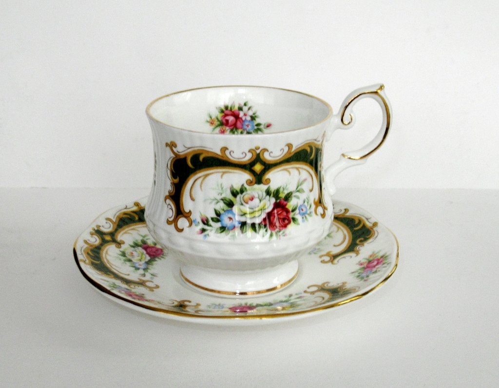 Queens Fine Bone China porseleinen theekopje met schotel., Ophalen of Verzenden