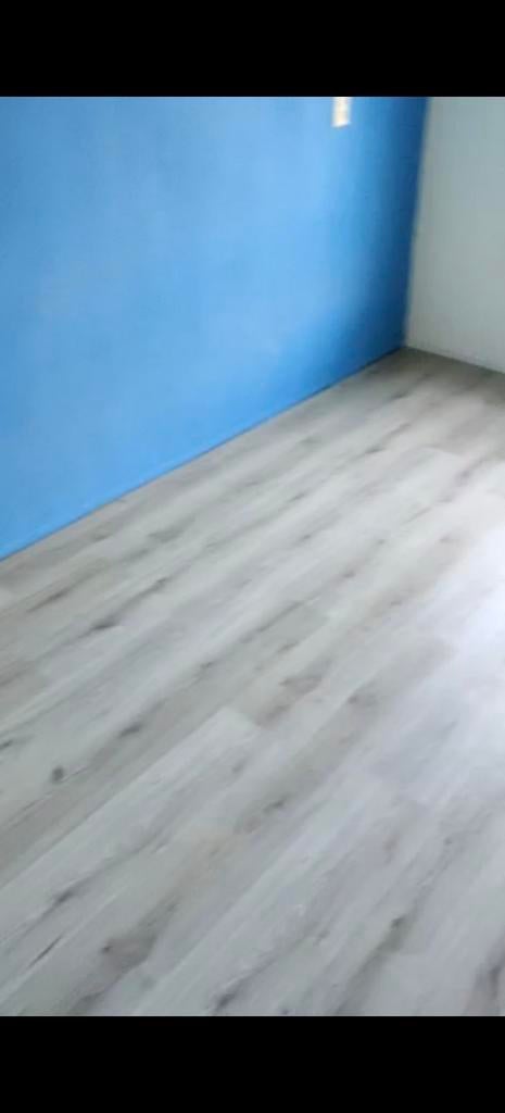 Grijze laminaatvloer met ondervloer, ~70m2, gratis, Gebruikt, Ophalen of Verzenden, Grijs, 50 tot 75 m²