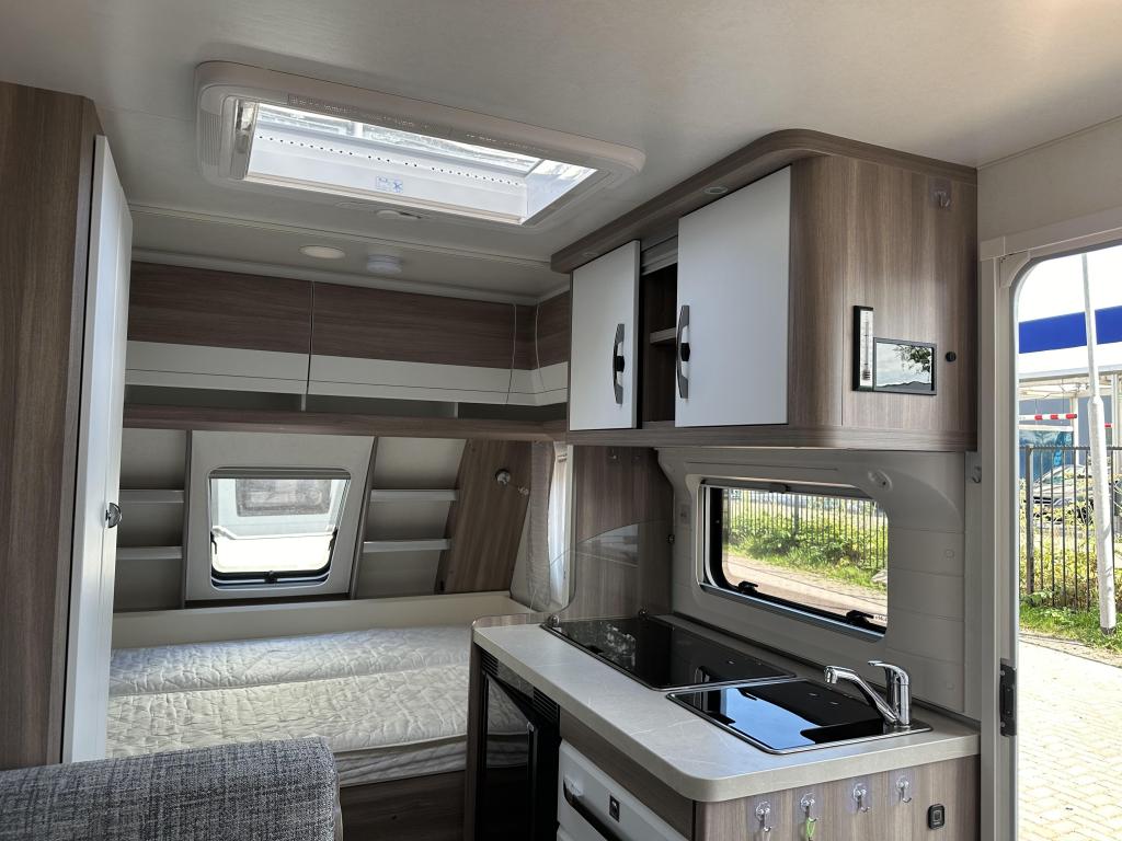 Hobby On Tour 390 SF, Nieuwstaat, voortent, (zondag open), Caravans en Kamperen, Schokbreker, Hobby, Bedrijf, Treinzit