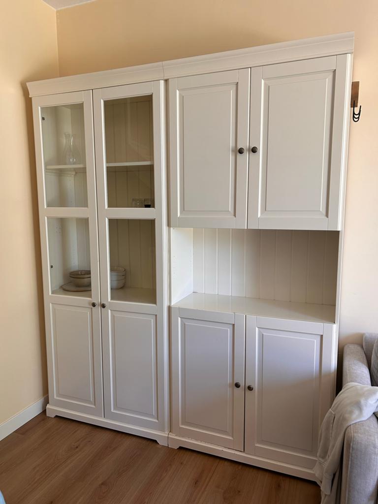 Witte buffetkast / vitrinekast (Liatorp, Ikea), Ophalen, Gebruikt, 200 cm of meer, 150 tot 200 cm