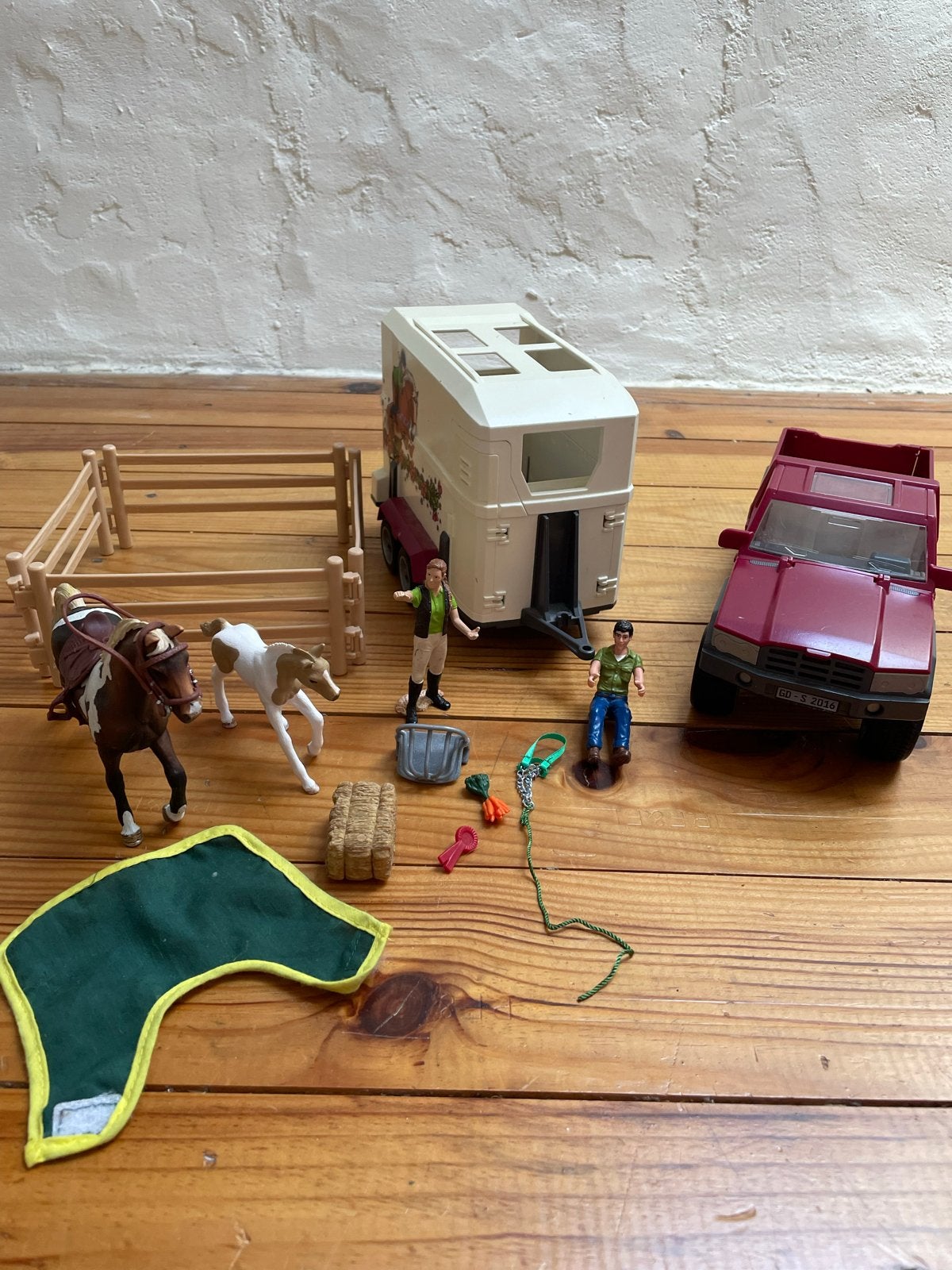 Schleich paardentrailer met auto en accessoires, Ophalen, Gebruikt
