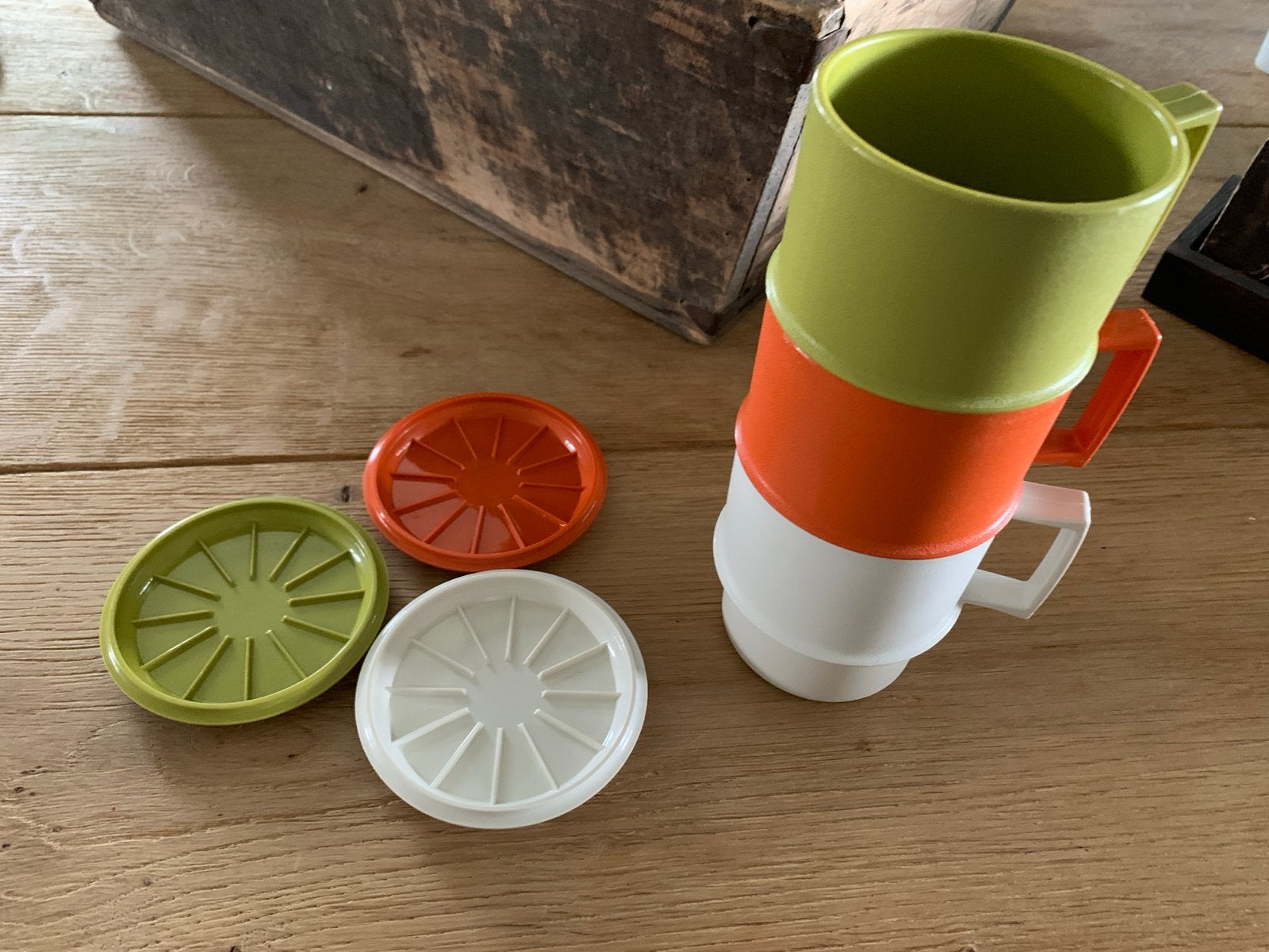 Vintage Tupperware bekers met deksel - set van 3, Gebruikt, Tupperware, Beker of Kan, Met deksel