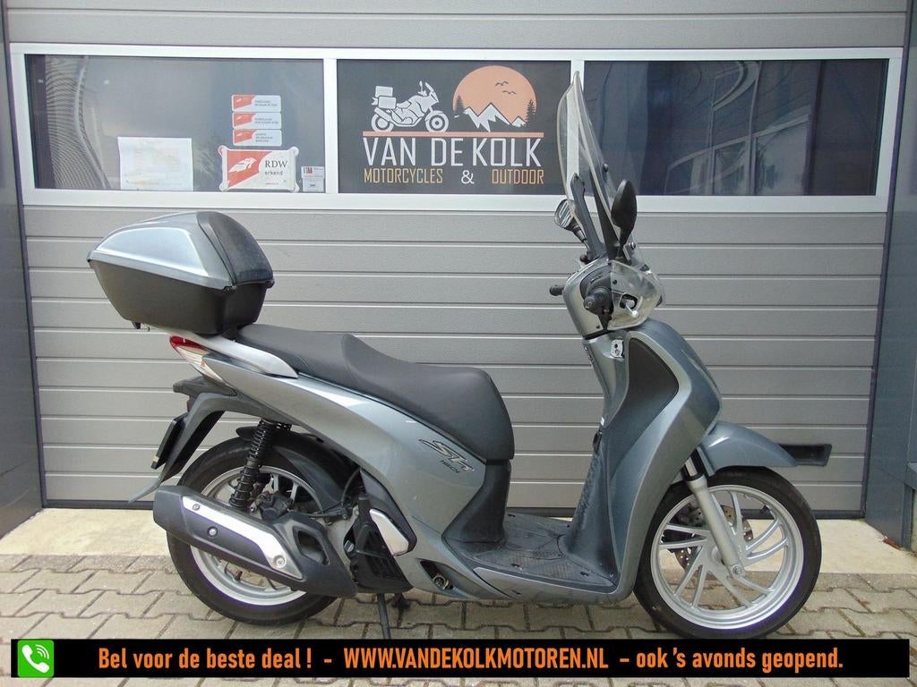 HONDA SH 150i C-ABS (bj 2015), Motoren, Motoren | Honda, Bedrijf, Scooter, 11 kW of minder, Minimaal motorrijbewijs A2