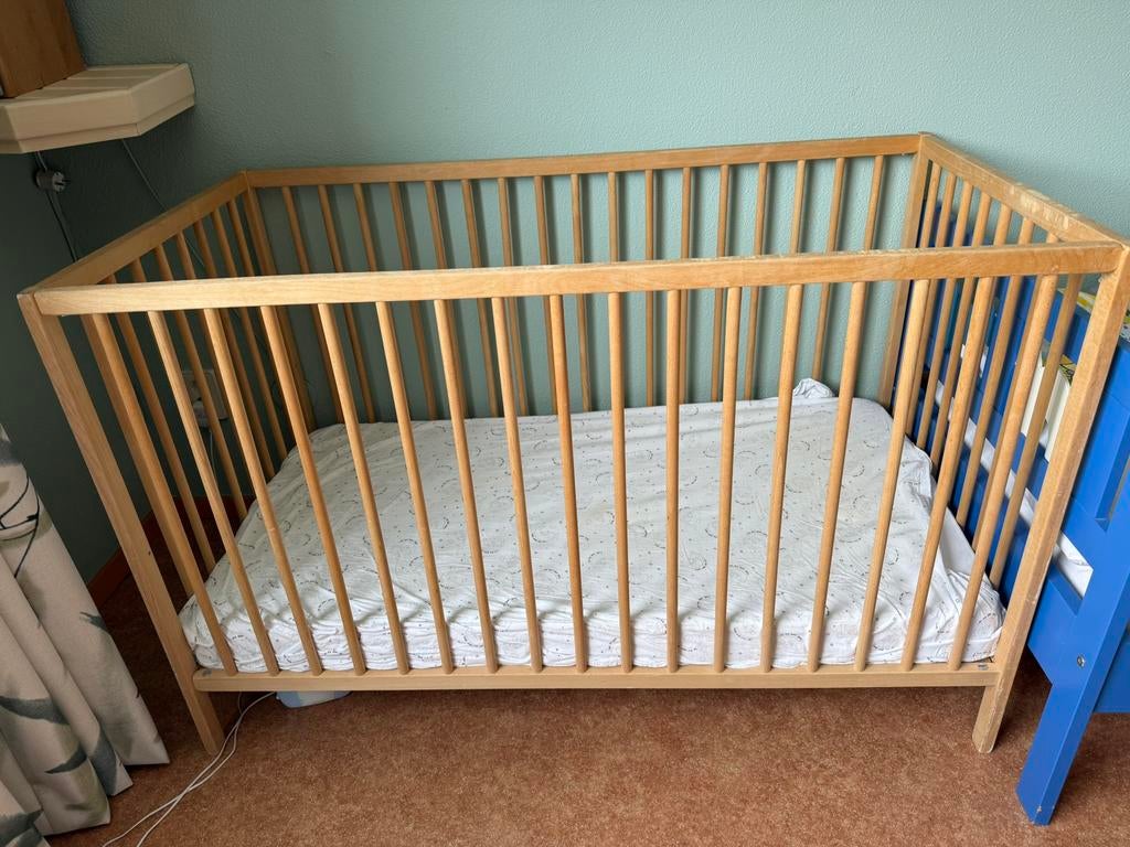 Ledikantje inclusief matras en lakentjes, gratis af te halen, Kinderen en Baby's, Babywiegjes en Ledikanten, Zo goed als nieuw