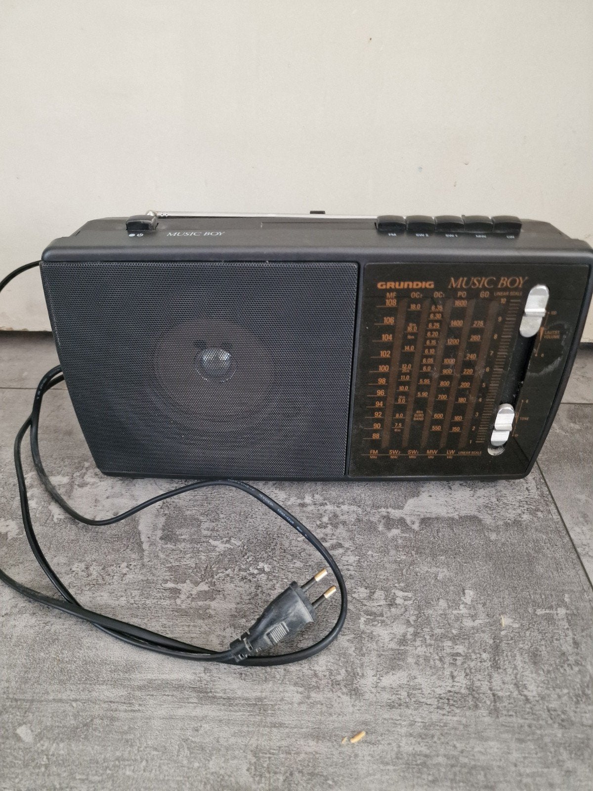 Grundig Music Boy 170 – stevige vintage radio, Ophalen