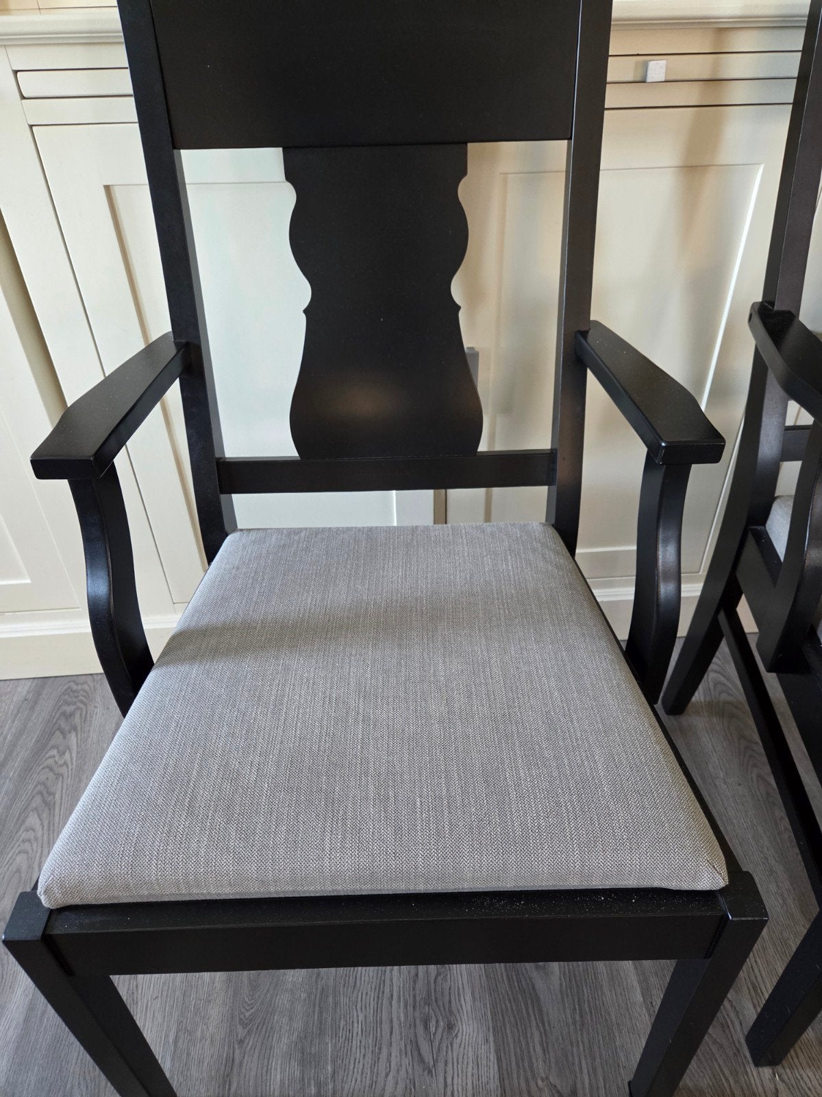 Set van 2 zwarte IKEA eetkamerstoelen met armleuningen, Ophalen, Twee, Zwart, Modern klassiek