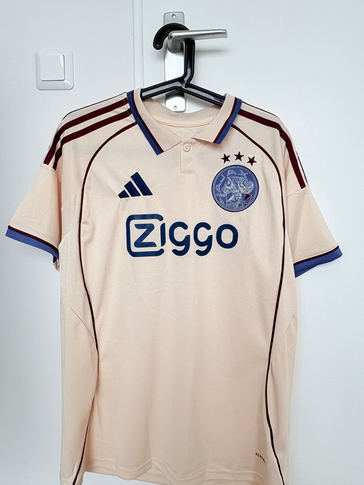 Ajax uitshirt 2025 W. Weghorst 25 - Maat L adidas, Ophalen of Verzenden, Nieuw, Maat 52/54 (L), Roze
