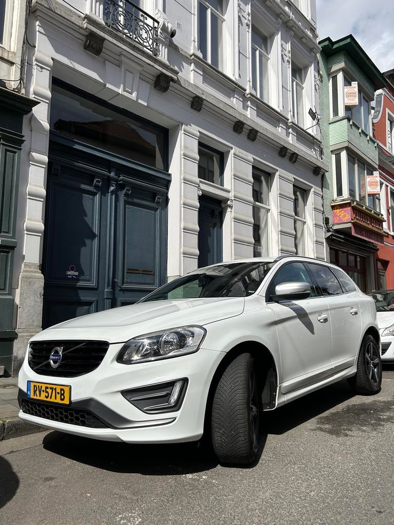 Volvo XC60 2.0 D3 Geartronic 2017 Wit, Auto's, Volvo, 1800 kg, Zwart, 4 cilinders, 1969 cc