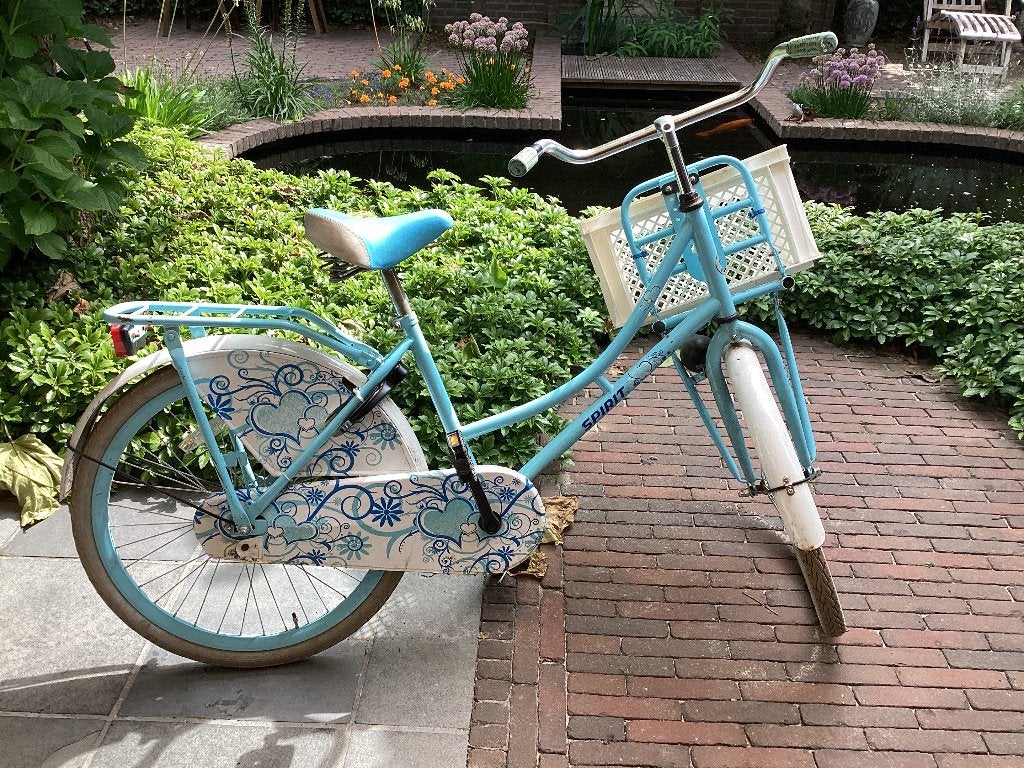 Fiets 24 inch blauw wit met mand. Staat in Vathorst, Ophalen, Terugtraprem, Spirit, Gebruikt