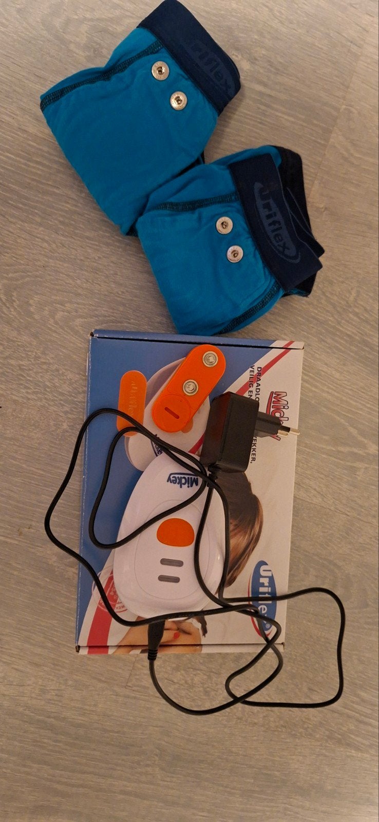 Urinetrainer Mickey plaswekker met 2 broekjes, Kinderen en Baby's, Overige Kinderen en Baby's, Ophalen